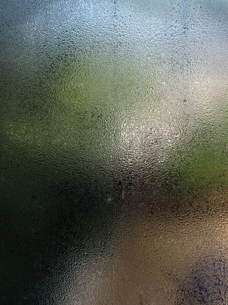 Condensation sur une fenêtre : humidité dans la maison